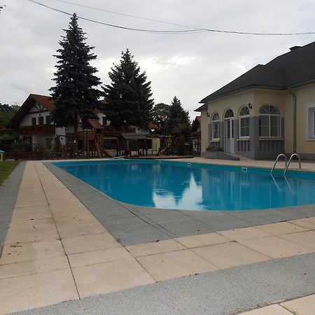 Hotel Family Balatonföldvár Exteriér fotografie