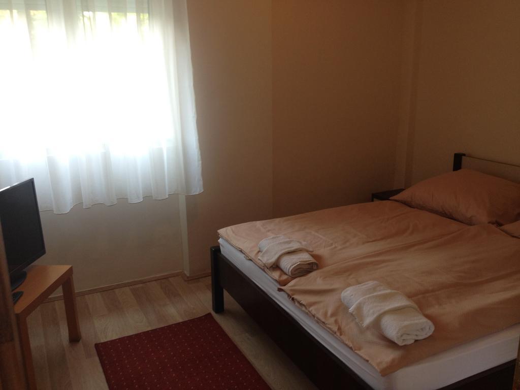 Hotel Family Balatonföldvár Pokoj fotografie